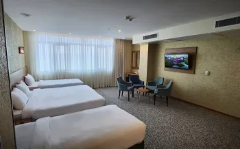 هتل فاطیما قم - اتاق 4 تخته (1تخت 2 نفره و 2 تخت 1نفره )