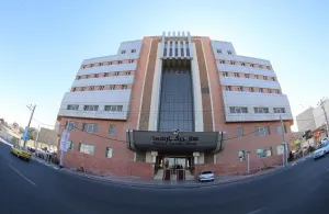 هتل بزرگ پارسیا قم - نمای بیرونی 