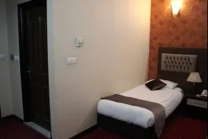 هتل بزرگ پارسیا قم - اتاق 1 تخته (1تخت 1نفره)