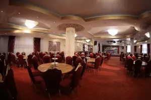 هتل بزرگ پارسیا قم - رستوران