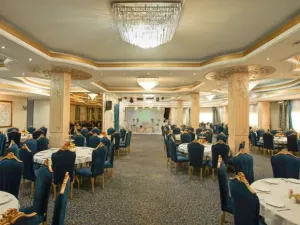 هتل بزرگ پارسیا قم - رستوران