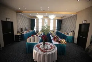 هتل بزرگ پارسیا قم - رستوران