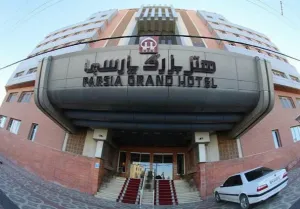 هتل بزرگ پارسیا قم - نمای بیرونی 