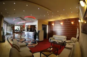 هتل بزرگ پارسیا قم - لابی 