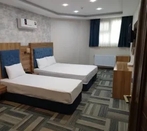 هتل قصر نادری قم - اتاق 3 تخته (1تخت 2نفره 1تخت 1نفره)