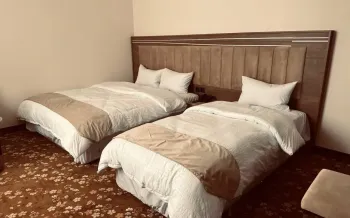 هتل طلاییه قم - اتاق 3 تخته (1تخت 2نفره 1تخت 1نفره)