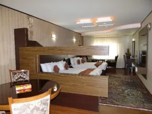 هتل باباطاهر همدان - اتاق 4 تخته (2 تخت 2 نفره)