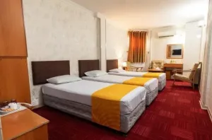 هتل آپارتمان صفا قم - اتاق 3 تخته (3تخت 1نفره)