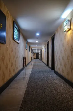 هتل بوعلی همدان - راهرو