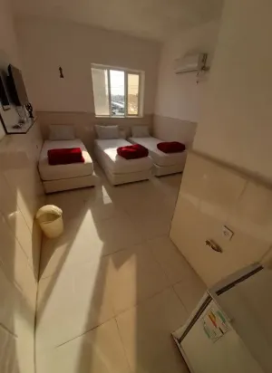 خانه مسافر پردیس قم - اتاق 3 تخته (3تخت 1نفره)