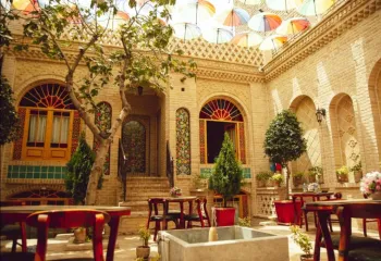 اقامتگاه سنتی فرهنگ قم - نمای محوطه
