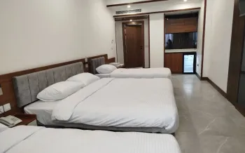 هتل یلدا قم - اتاق 4 تخته (2 تخت 1 نفره 1 تخت 2 نفره)