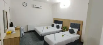 هتل آراسته قم - اتاق 3 تخته (1 تخت 2 نفره 1 تخت 1 نفره)