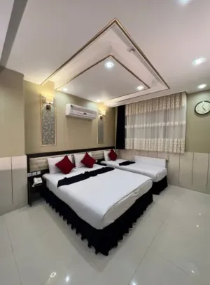 مهمانپذیر فیروزه قم - اتاق 3 تخته (1 تخت 2 نفره 1 تخت 1 نفره)