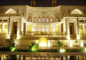 اقامتگاه سنتی منوچهری کاشان - نمای بیرونی 