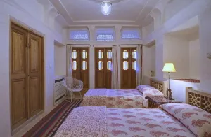 اقامتگاه سنتی منوچهری کاشان - اتاق 2 تخته (2 تخت 1 نفره)