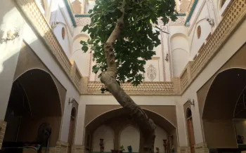 اقامتگاه سنتی نه چم کاشان - نمای محوطه