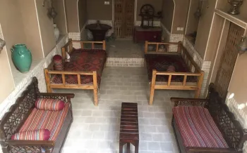 اقامتگاه سنتی نه چم کاشان - نمای محوطه