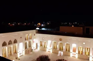 اقامتگاه سنتی سرای فلاحتی کاشان - نمای محوطه