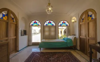 اقامتگاه سنتی خانه عامری ها کاشان - اتاق 2 تخته (1 تخت 2 نفره)