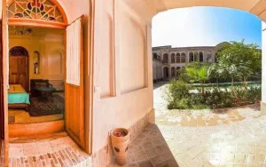 اقامتگاه سنتی خانه عامری ها کاشان - نمای محوطه 