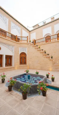 اقامتگاه سنتی ایوان کاشان - نمای محوطه