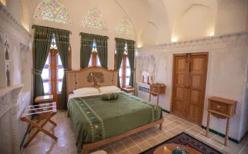 اقامتگاه سنتی عمارت آقاحسینی کاشان - اتاق 2 تخته (1 تخت 2 نفره)