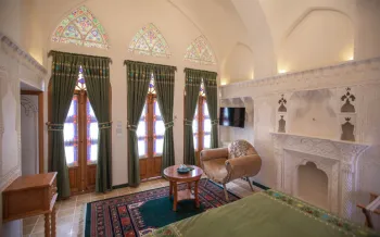 اقامتگاه سنتی عمارت آقاحسینی کاشان - اتاق 2 تخته (1 تخت 2 نفره)