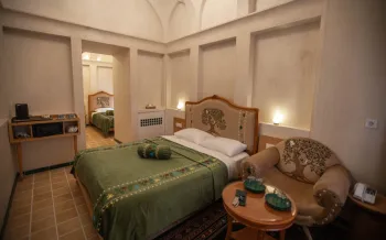 اقامتگاه سنتی عمارت آقاحسینی کاشان - اتاق 2 تخته (1 تخت 2 نفره)
