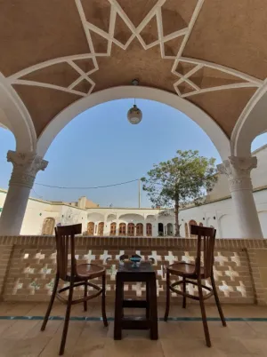 اقامتگاه سنتی اطلسی کاشان - نمای محوطه