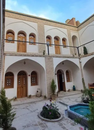 اقامتگاه سنتی جهان آرائی کاشان - نمای محوطه 