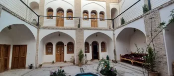 اقامتگاه سنتی جهان آرائی کاشان - نمای محوطه 