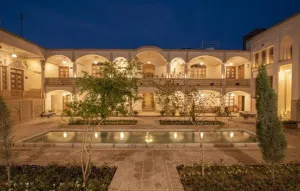 اقامتگاه سنتی عمارت محمودیه کاشان - نمای محوطه 