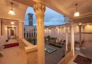 اقامتگاه سنتی عمارت محمودیه کاشان - نمای محوطه 