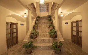 اقامتگاه سنتی عمارت محمودیه کاشان - نمای محوطه 