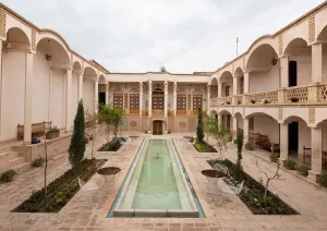 اقامتگاه سنتی عمارت محمودیه کاشان - نمای محوطه 