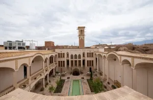 اقامتگاه سنتی عمارت محمودیه کاشان - نمای محوطه 