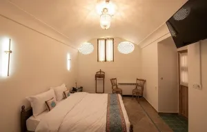 اقامتگاه سنتی عمارت محمودیه کاشان - اتاق 2 تخته (1 تخت 2 نفره)