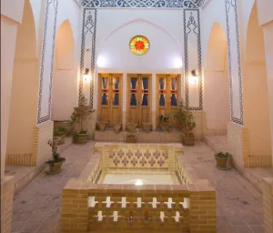 اقامتگاه سنتی سرپله کاشان - نمای محوطه 