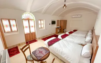 خانه مسافر عمارت ایرانی کاشان - اتاق 4 تخته (4 تخت 1 نفره)