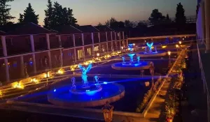 هتل کاخ امیران چالوس - نمای محوطه