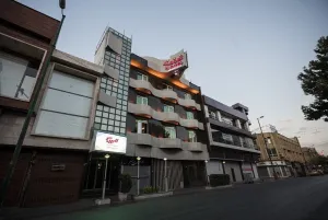 هتل البرز قزوین - نمای بیرونی 