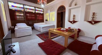 اقامتگاه سنتی عمارت بهروزی قزوین - اتاق 3 تخته (1 تخت 2 نفره 1 تخت 1 نفره)