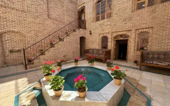 اقامتگاه سنتی خانه یار قزوین - نمای محوطه