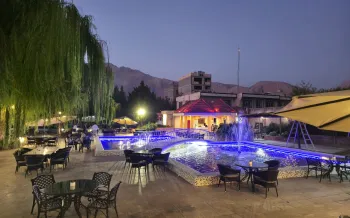 هتل آزادگان کرمانشاه - نمای محوطه 