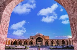 هتل لاله بیستون کرمانشاه - نمای محوطه 