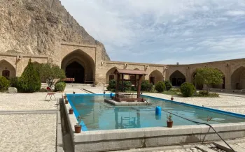 هتل لاله بیستون کرمانشاه - نمای محوطه 