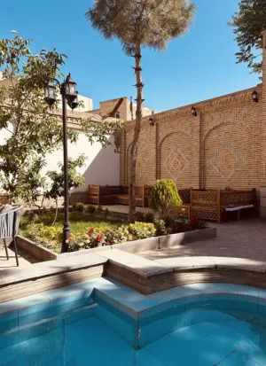 هتل بوتیک سرخاب تبریز - نمای محوطه 