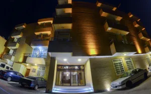 هتل هزار کرمان - نمای بیرونی 