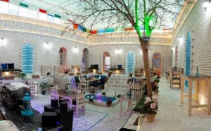 اقامتگاه سنتی شهباز کرمان - نمای محوطه 